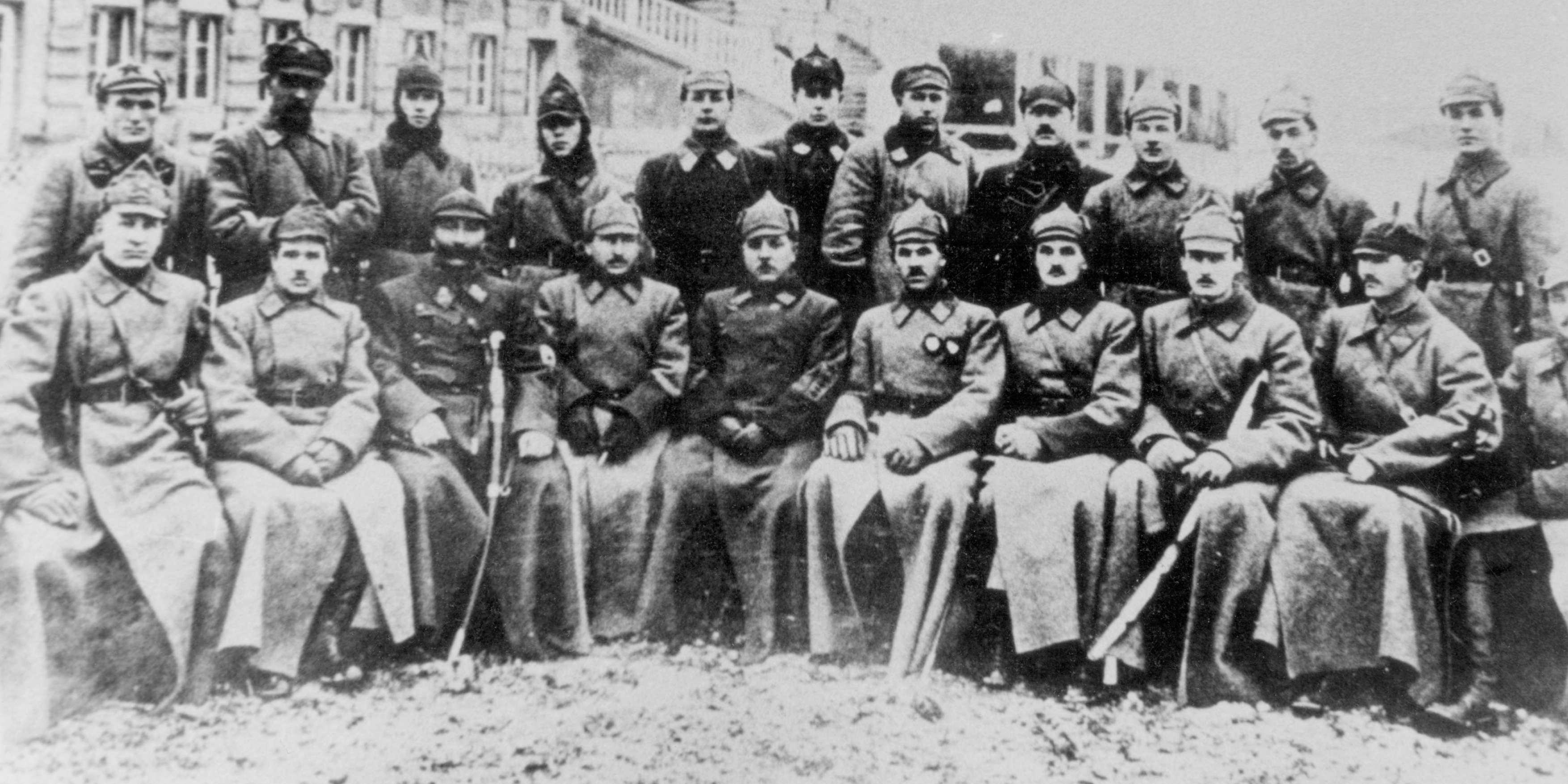Среди бойцов Первой конной армии Буденного. Славский — первый слева в нижнем ряду
