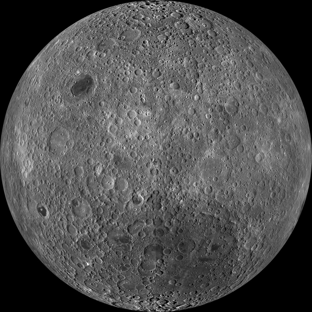 Видной части луны. Снимки НАСА обратной стороны Луны. Спутник LRO снимки Луны. Кратер Циолковского. Луна снимок обратной стороны Луны.