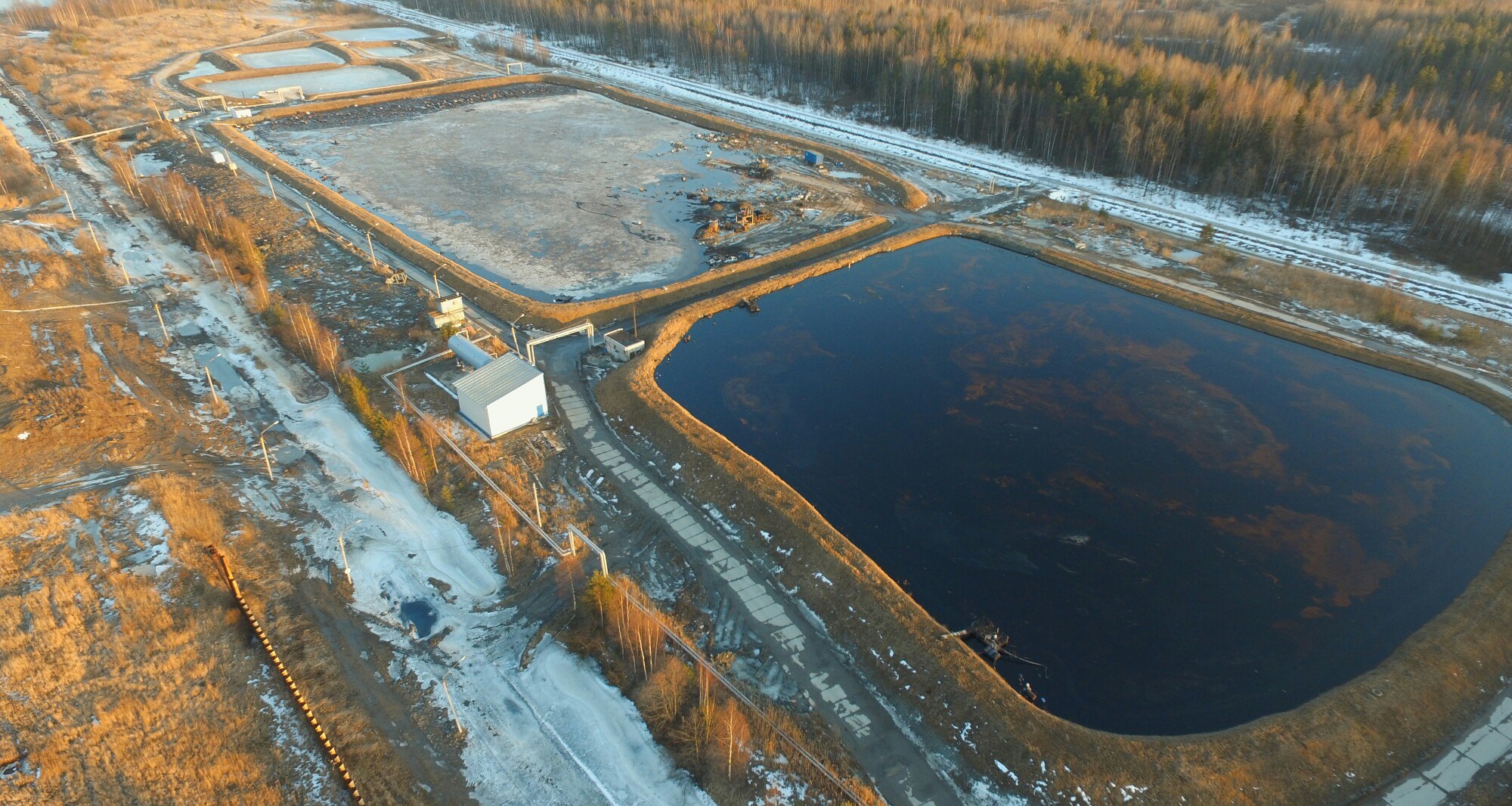 Полигоны химических отходов. Полигон красный бор. Полигон химических отходов красный бор. Полигон токсичных отходов красный бор. Промышленная свалка.
