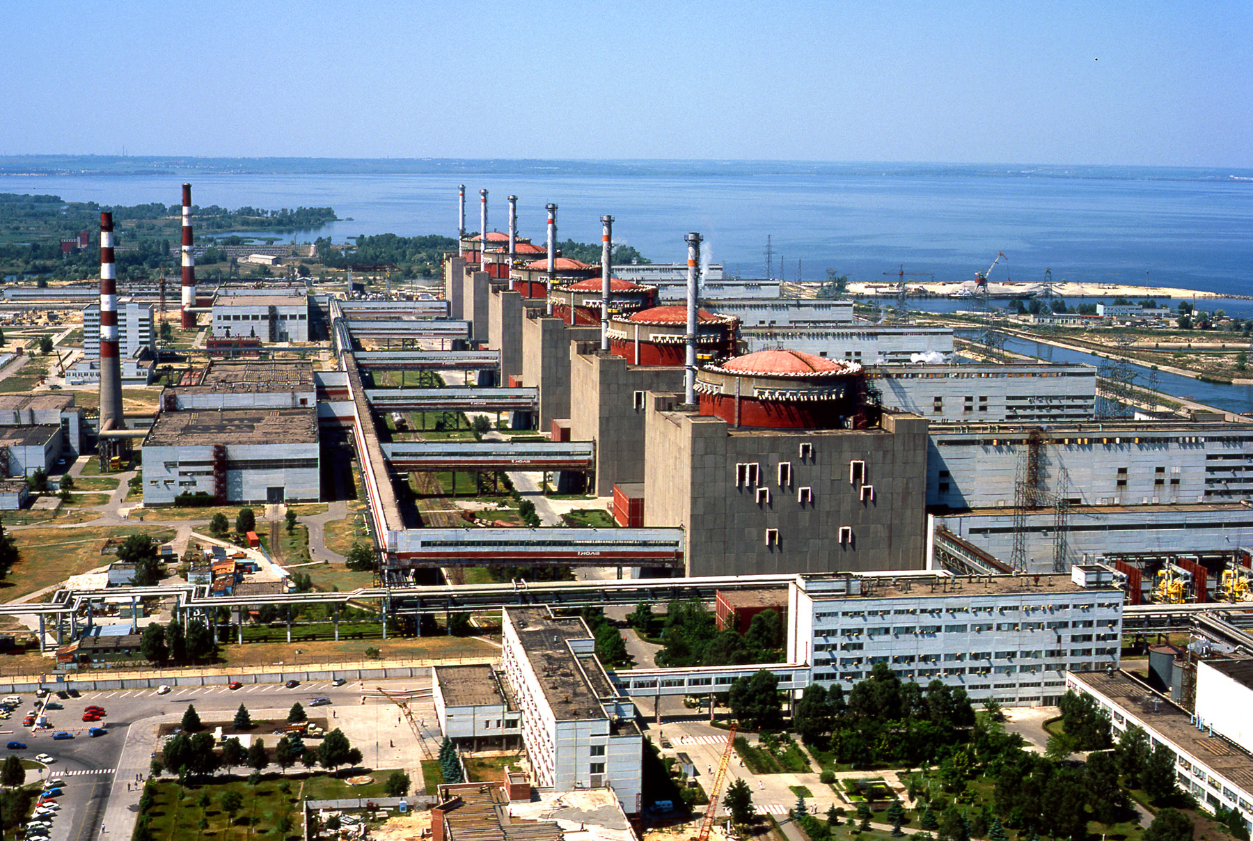 Самая большая атомная станция. Атомная электростанция Энергодар. Энергодар город АЭС. Запорожская АЭС Украина. Запорожская АЭС (Украина) — 6000 МВТ.